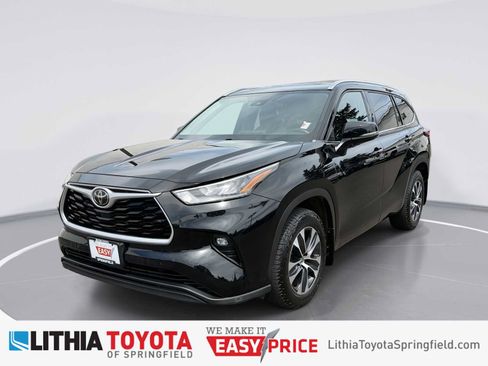 Used 2020 Toyota Highlander XLE AWD/4WD image 1
