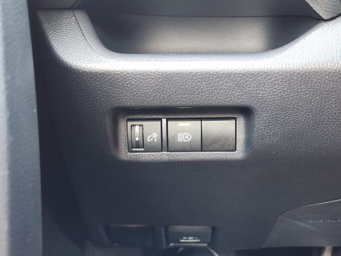 Used 2025 Toyota RAV4 XLE FWD image 16