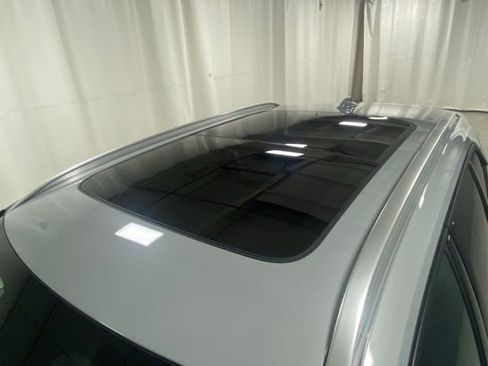 Used 2025 Volvo XC40 B5 Core image 6