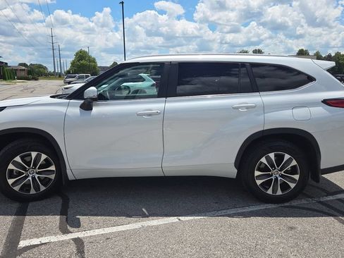 Used 2023 Toyota Highlander XLE FWD image 5