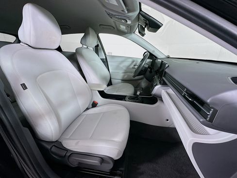 Used 2025 Hyundai Kona SEL image 30