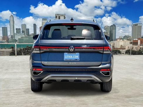 Used 2025 Volkswagen Taos SE FWD image 5