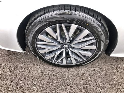 Used 2024 Nissan Altima 2.5 SV image 10