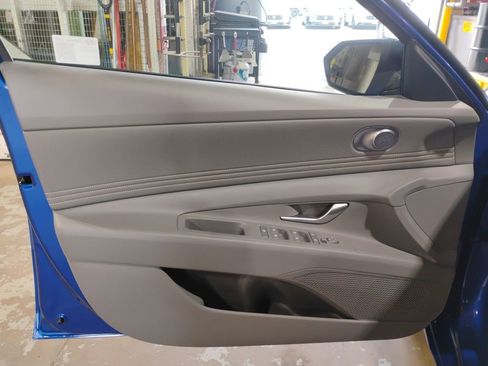 Used 2025 Hyundai Elantra Sport image 21