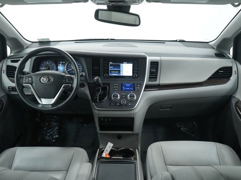 Used 2020 Toyota Sienna XLE image 14
