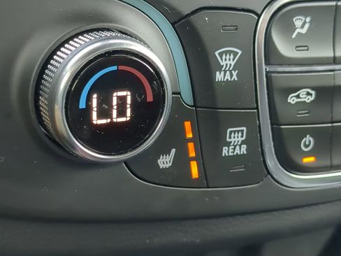 Used 2023 Chevrolet Traverse LT image 23