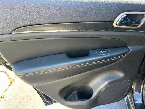 Used 2017 Jeep Grand Cherokee Limited AWD/4WD image 20