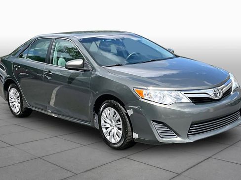 Used 2012 Toyota Camry LE FWD image 2