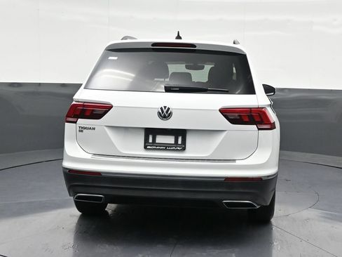 Used 2021 Volkswagen Tiguan SE w/ Panoramic Sunroof Package image 4