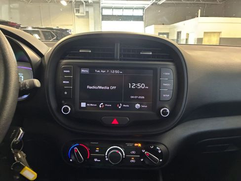 Used 2025 Kia Soul LX w/ LX Technology Package image 20