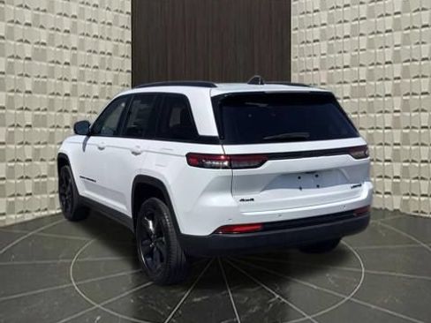 Certified 2023 Jeep Grand Cherokee Limited w/ Black Appearance Package AWD/4WD image 8