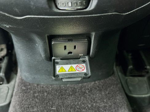 Used 2017 Jeep Cherokee Overland image 16