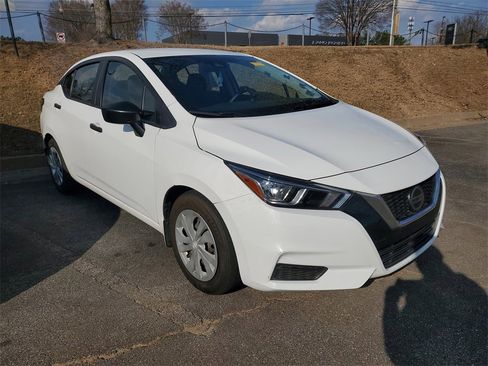 Used 2022 Nissan Versa S image 3