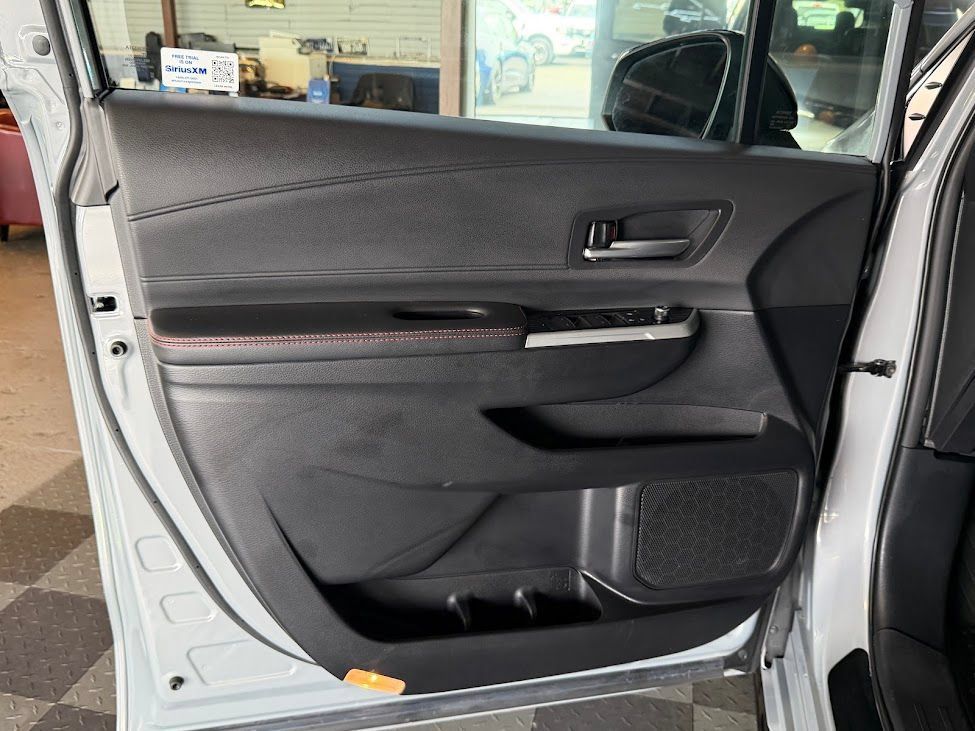 Used 2025 Toyota Sienna XSE AWD/4WD image 28