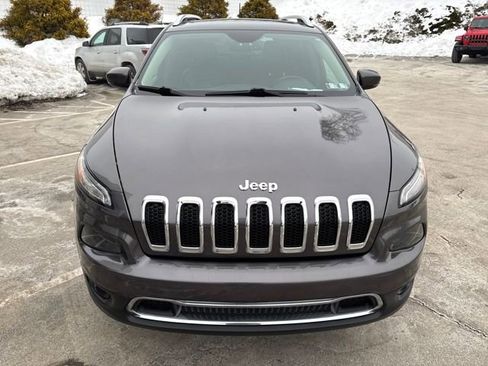 Used 2017 Jeep Cherokee Limited image 8