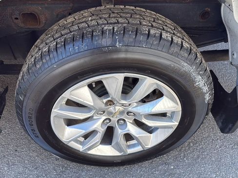 Used 2020 Chevrolet Silverado 1500 Custom w/ Custom Convenience Package image 9