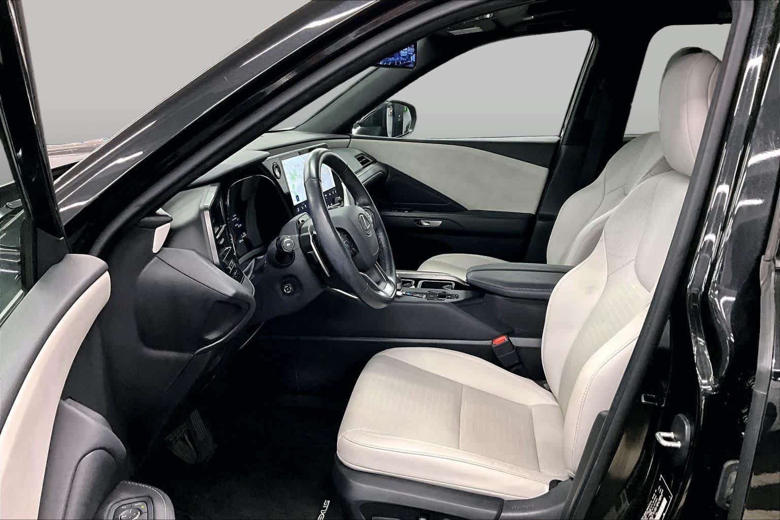 Used 2025 Lexus TX 350 FWD w/ Technology Package image 7