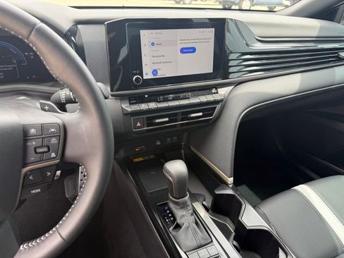 Used 2025 Toyota Camry SE w/ Convenience Package FWD image 16