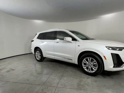 Certified 2024 Cadillac XT6 Luxury FWD image 2