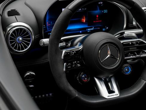 Used 2023 Mercedes-Benz SL 63 AMG 4MATIC w/ Driver Assistance Package image 20