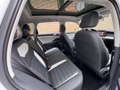 New 2025 Volkswagen Taos SEL image 48