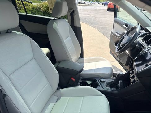 Used 2020 Volkswagen Tiguan SE w/ Panoramic Sunroof Package AWD/4WD image 33