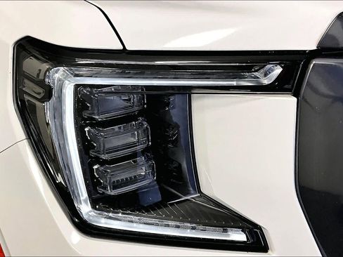 Certified 2023 GMC Yukon XL AT4 w/ AT4 Premium Package AWD/4WD image 27