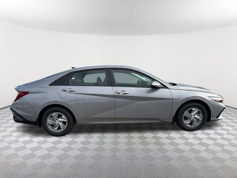 New 2026 Hyundai Elantra SE image 4