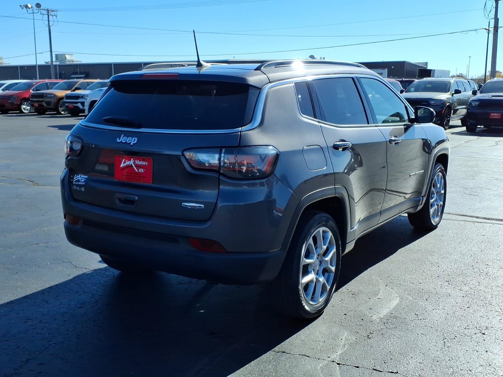 Used 2023 Jeep Compass Latitude w/ Sun and Sound Group AWD/4WD image 4