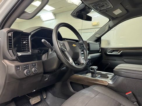 Used 2025 Chevrolet Silverado 1500 LT AWD/4WD image 14