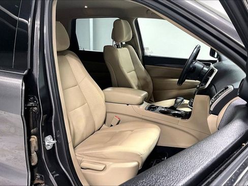 Used 2019 Jeep Grand Cherokee Laredo AWD/4WD image 9