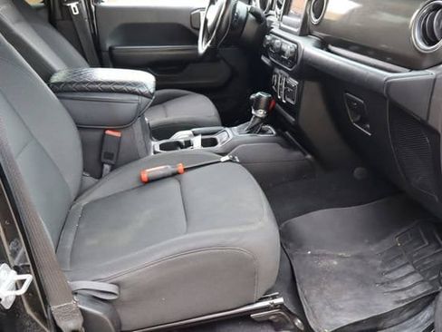 Used 2018 Jeep Wrangler Unlimited Sahara AWD/4WD image 14