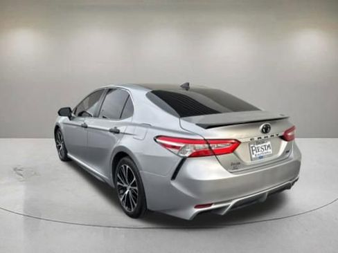 Used 2020 Toyota Camry SE w/ Carpet Mat Package image 4