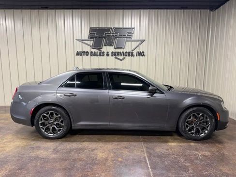 Used 2018 Chrysler 300 S AWD/4WD image 7