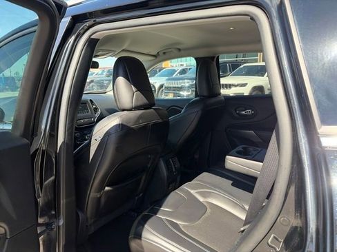 Used 2020 Jeep Cherokee Latitude Plus w/ Cold Weather Group FWD image 27