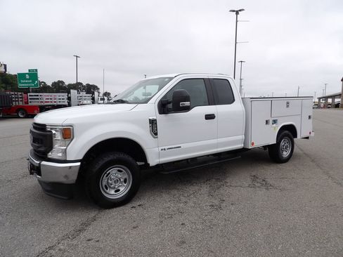 Used 2022 Ford F250 XL w/ Power Equipment Group AWD/4WD image 3