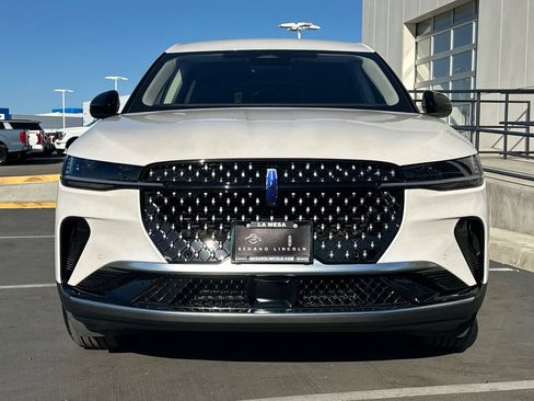 New 2026 Lincoln Nautilus Premier image 8