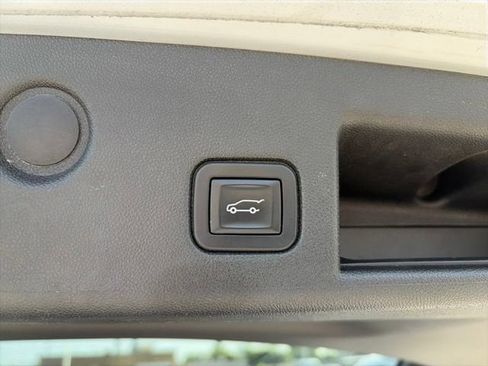 Used 2019 Chevrolet Equinox LT w/ Driver Convenience Package FWD image 16