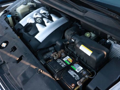 Used 2006 Kia Sedona LX image 46