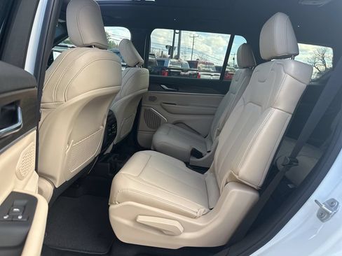 New 2026 Jeep Grand Cherokee L Limited w/ Limited Altitude Package AWD/4WD image 29