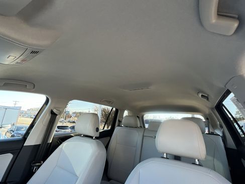 Used 2018 Volkswagen Tiguan SE image 25