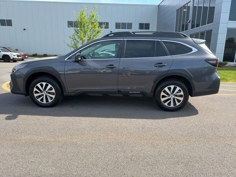 Used 2025 Subaru Outback Premium AWD/4WD image 8