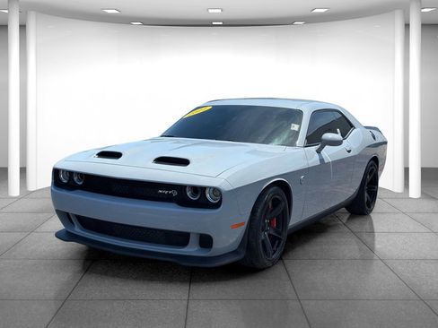 Used 2022 Dodge Challenger SRT Hellcat w/ Plus Package RWD image 3