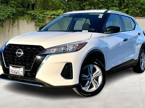 Used 2022 Nissan Kicks S image 3