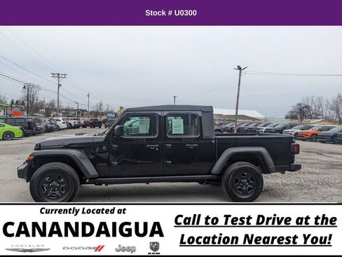 Used 2022 Jeep Gladiator Sport AWD/4WD image 4