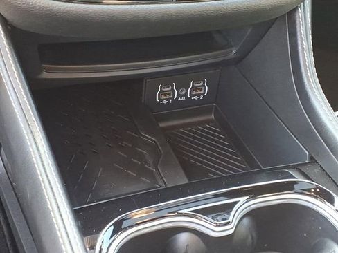 Used 2025 Chrysler Pacifica Limited FWD image 25