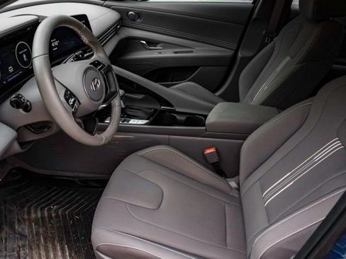 Used 2024 Hyundai Elantra SEL w/ Convenience Package image 9