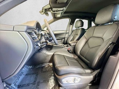 Certified 2026 Porsche Macan AWD/4WD image 5