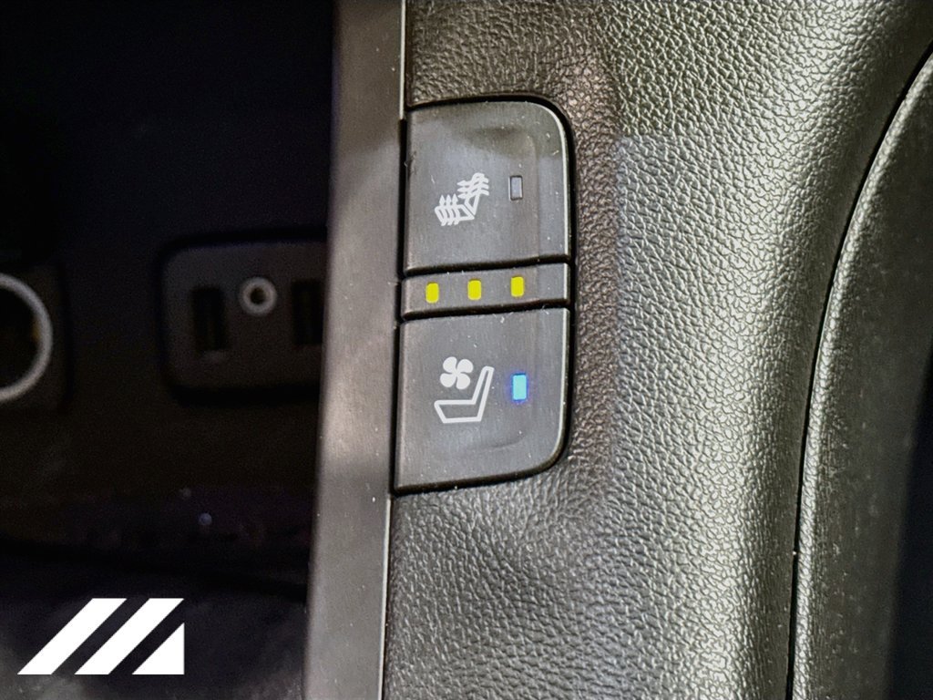 Used 2017 GMC Acadia Denali AWD/4WD image 25