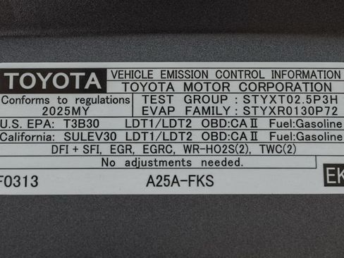 Used 2025 Toyota RAV4 XLE FWD image 37